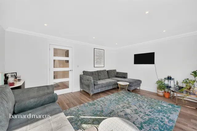 Grosvenor Road, Epsom, KT18, photo 3