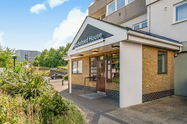 Green Dragon Lane, Brentford, TW8, photo 3