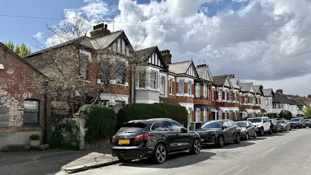 Doyle Gardens, London, NW10, photo 1
