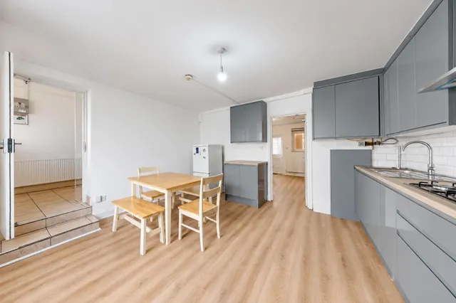 Berkshire Gardens, N13, photo 1