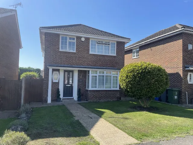 Photo 2 — Cranbrook Drive, Maidenhead, Berkshire