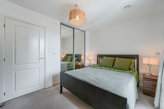 Photo 3 — 11 Broadside House, Creekside, London