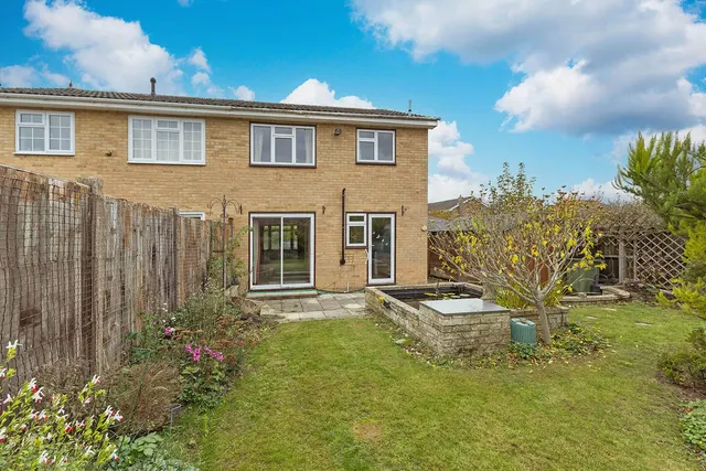 Photo 2 — Lyneham Gardens, Cranbrook Drive, Maidenhead, Berkshire