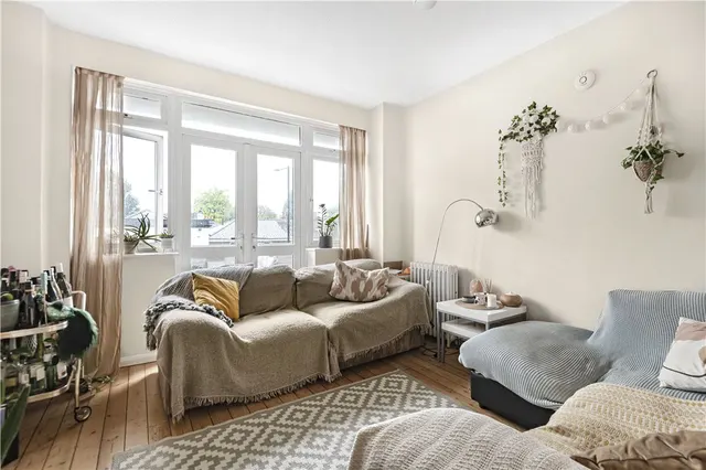 Upper Richmond Road, London, SW15, photo 2
