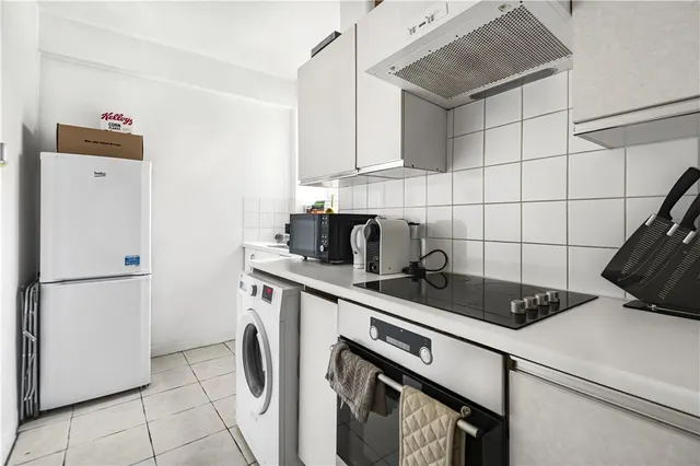 Upper Richmond Road, London, SW15, photo 3