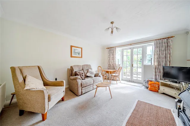 Photo 2 — Duxberry Close, Bromley, BR2