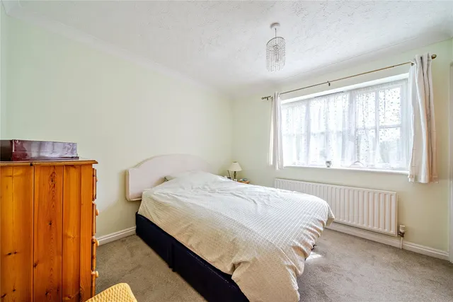 Photo 3 — Duxberry Close, Bromley, BR2