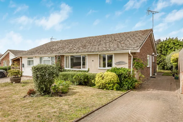Redwood Close, Southmoor, photo 1