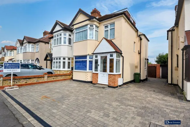 Grosvenor Drive, Hornchurch, RM11, photo 1
