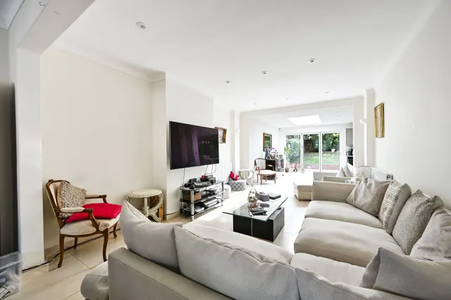 London, W5, photo 1