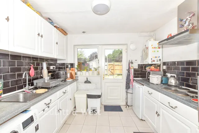 Osborne Crescent, Chichester, PO19, photo 3