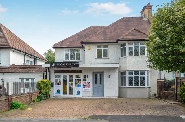 Whitchurch Lane, Edgware Fees Apply, HA8, photo 1