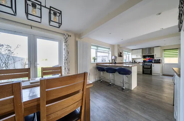 Raven Crescent, Westcott, HP18, photo 3