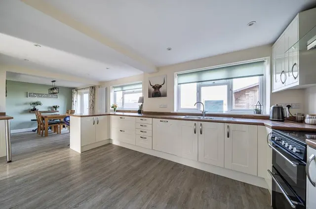 Raven Crescent, Westcott, HP18, photo 2
