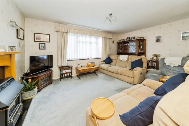 Heathfield, Crawley, RH10, photo 2