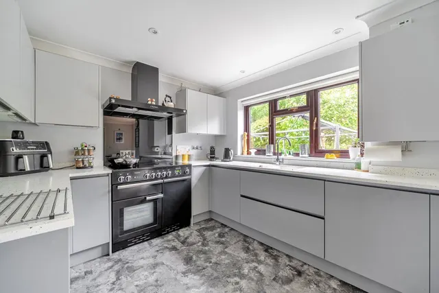 St. James Close, Landkey, EX32, photo 2