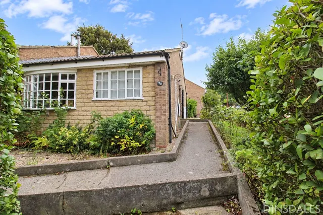 Glenrose Drive, Bradford BD7 2QQ, photo 1