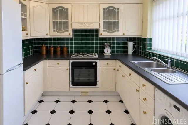 Photo 2 — Glenrose Drive, Bradford BD7 2QQ