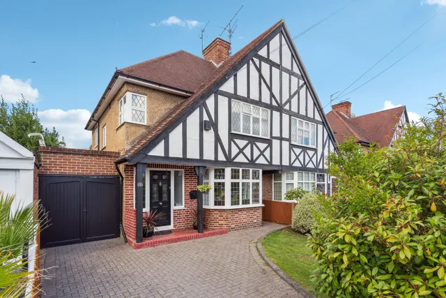 Tudor Avenue, Watford, WD24, photo 1