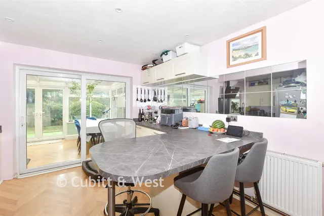 Woods Hill Close, Ashurst Wood, RH19, photo 3
