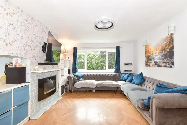 Woods Hill Close, Ashurst Wood, RH19, photo 2