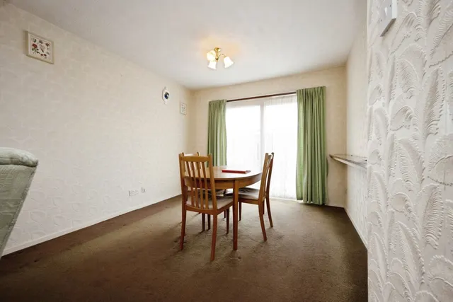 Photo 3 — Royle Gardens, Bedford, Bedfordshire, MK42
