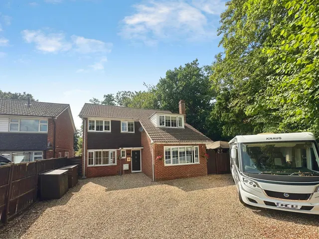 Brinksway, Fleet, Hampshire, GU51 3LZ, photo 1