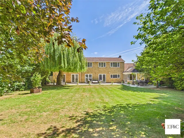 Exceptional Six-Bedroom Detached Family Home with Self-Contained Annexe, Countryside Views and Flexible Multi-Generation, photo 2