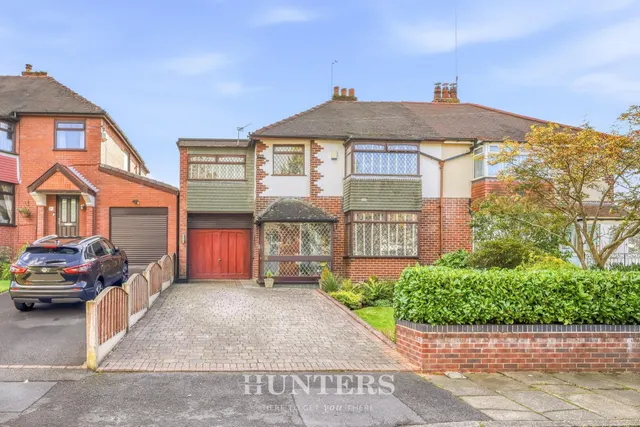 Meadow Road, Alkrington, M24, photo 1