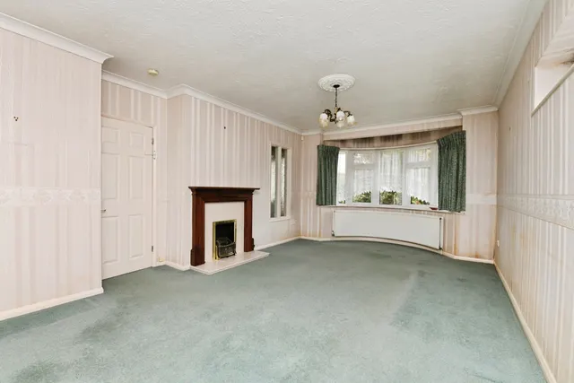 Photo 3 — Burses Way, Hutton, Brentwood, Essex, CM13
