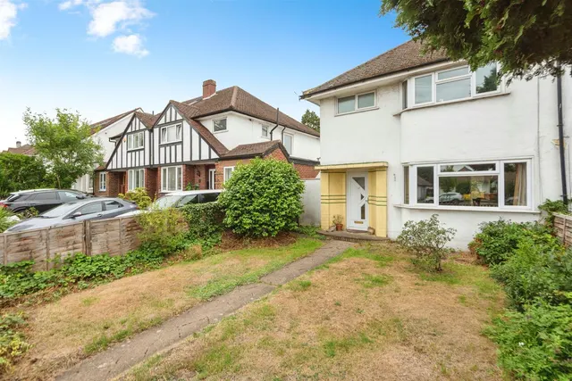 3 bedroom house — Hospital Bridge Road, Twickenham