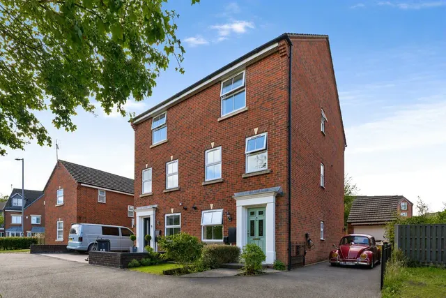 4 bedroom house — Colliers Way, Huntington, Cannock, WS12