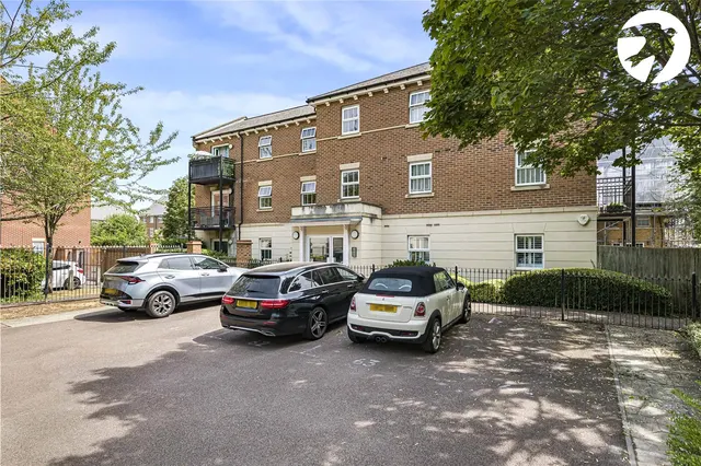 Empire Walk, Greenhithe, DA9, photo 1