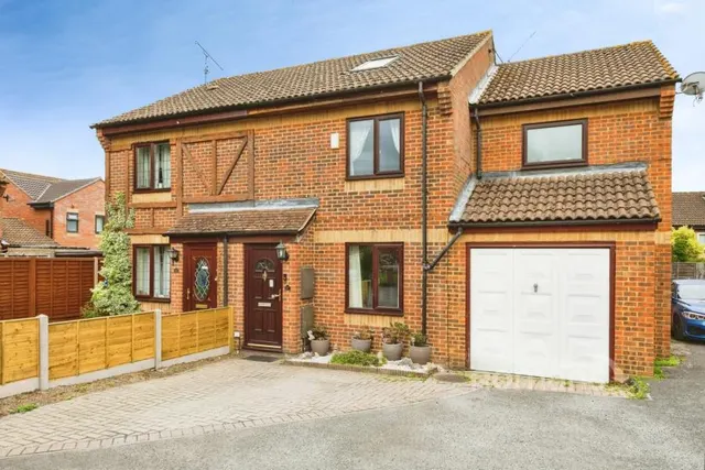 Larchside Close, Spencers Wood, RG7, photo 1
