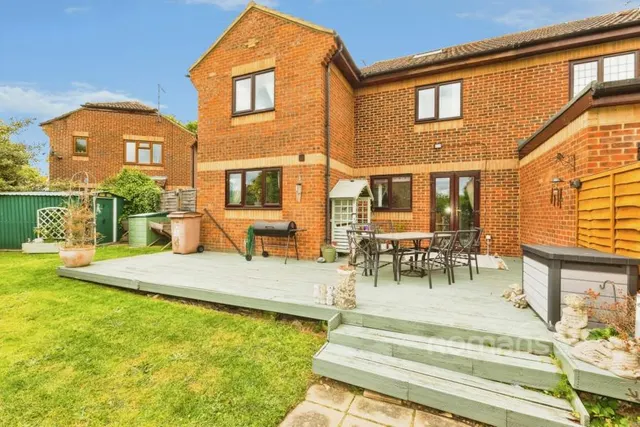 Larchside Close, Spencers Wood, RG7, photo 2