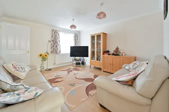 Photo 2 — 2 Brookmill Close, Oxhey Hall