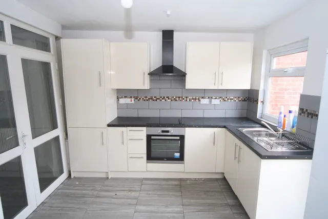 Allenby Road, Southall, UB1, photo 3