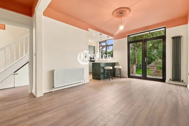 Great Cambridge Road, London, N17, photo 2