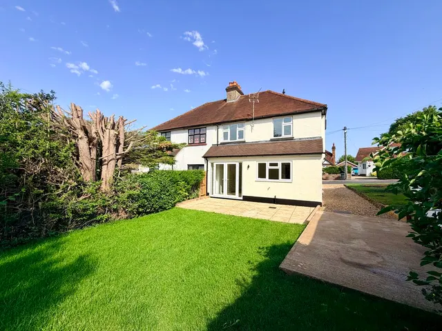 The Crescent, High Wycombe HP13 6JR, photo 1