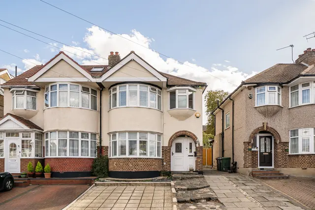 The Heights, Northolt, UB5, photo 1