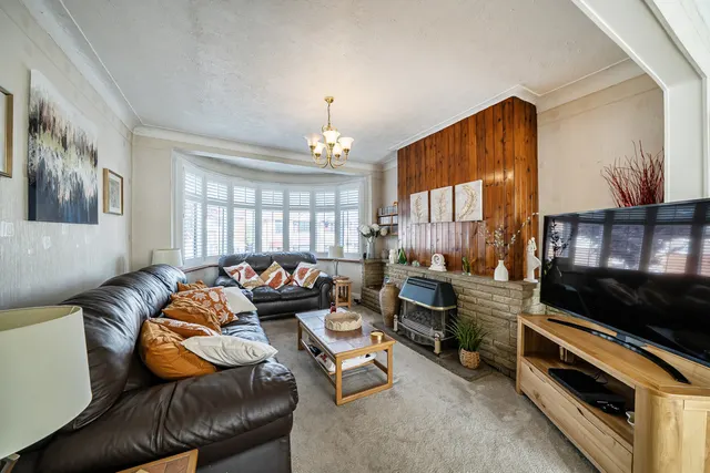 The Heights, Northolt, UB5, photo 2