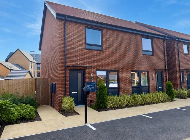 Watling Street, Whitehouse Park, MK8, photo 1
