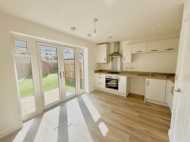 Watling Street, Whitehouse Park, MK8, photo 2