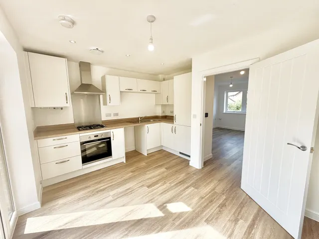 Watling Street, Whitehouse Park, MK8, photo 3