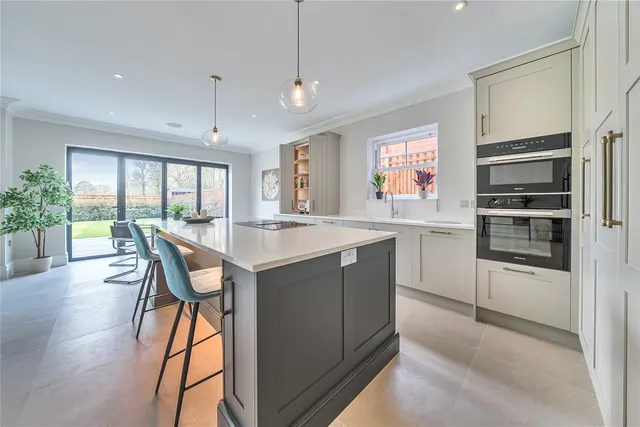 Bennett Way, West Clandon, GU4, photo 3