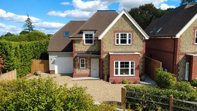 Bennett Way, West Clandon, GU4, photo 1