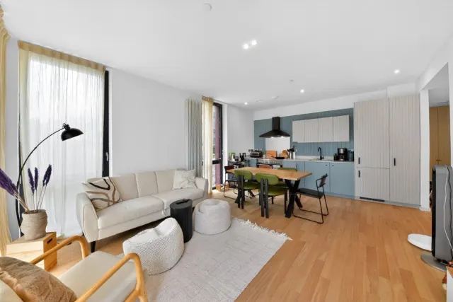 Brent Way, Brentford, TW8, photo 3