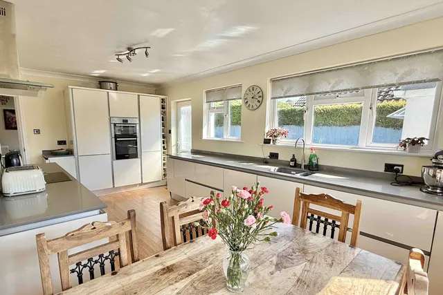 Meadow Way, Ringwood, BH24, photo 2