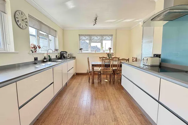 Meadow Way, Ringwood, BH24, photo 3