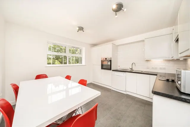 Macmillan Way, SW17, photo 2